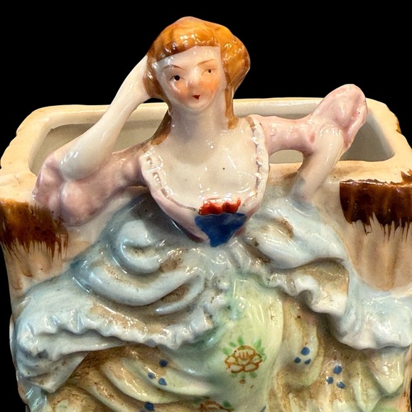 Vtg Hand Painted Madame de Pompadour Style Vase Made In Occupied Japan 4” Tall - Picture 9 of 13